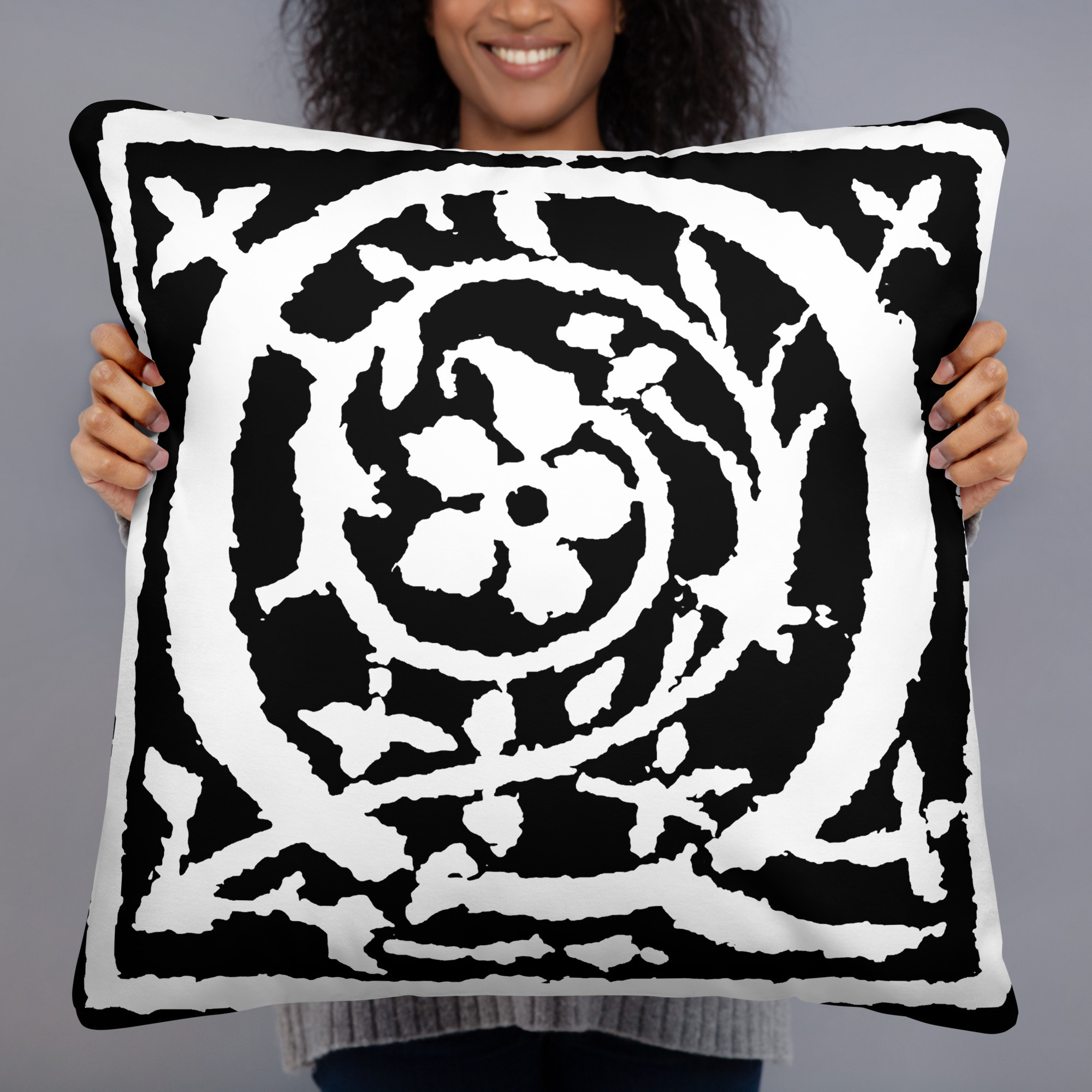 Basic Pillow - Antique letter Q